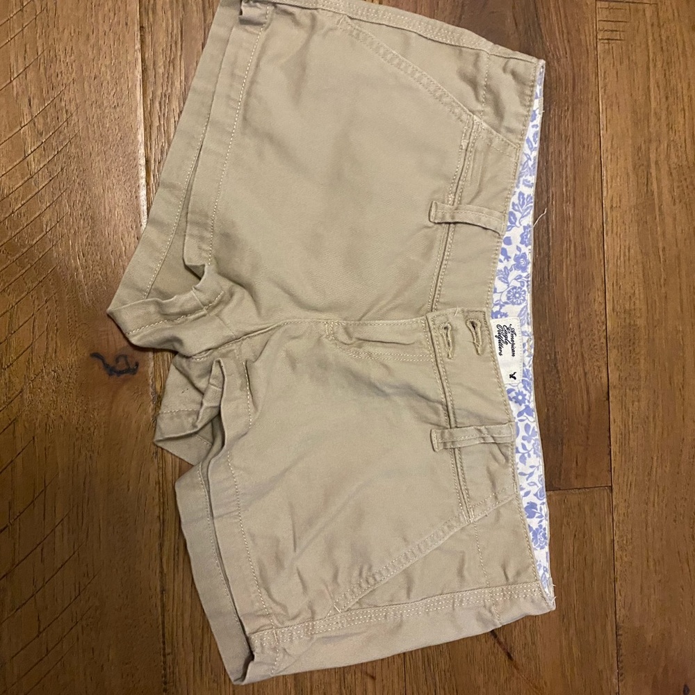 American eagle 🦅 size 4 khaki shorts